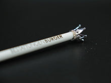 Laden Sie das Bild in den Galerie-Viewer, Bleistift "Burger-Krone"