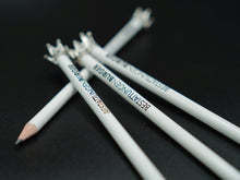 Laden Sie das Bild in den Galerie-Viewer, Bleistift "Burger-Krone"