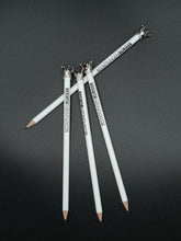 Laden Sie das Bild in den Galerie-Viewer, Bleistift "Burger-Krone"