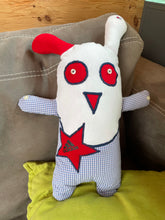 Laden Sie das Bild in den Galerie-Viewer, Burger CUDDLE "Burgi" (erst in ca. 4 Wochen wieder verfügbar)