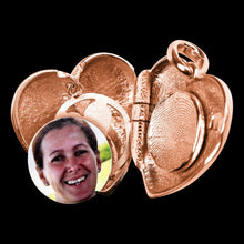 Laden Sie das Bild in den Galerie-Viewer, Medaillon Corazon zum Aufklappen