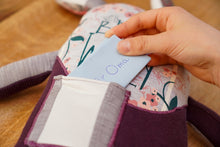 Laden Sie das Bild in den Galerie-Viewer, Burger CUDDLE "Burgi" (erst in ca. 4 Wochen wieder verfügbar)